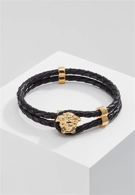 immagini sottobraccio uomo versace|Saldi Bracciali Versace da Uomo: 38+ Prodotti .